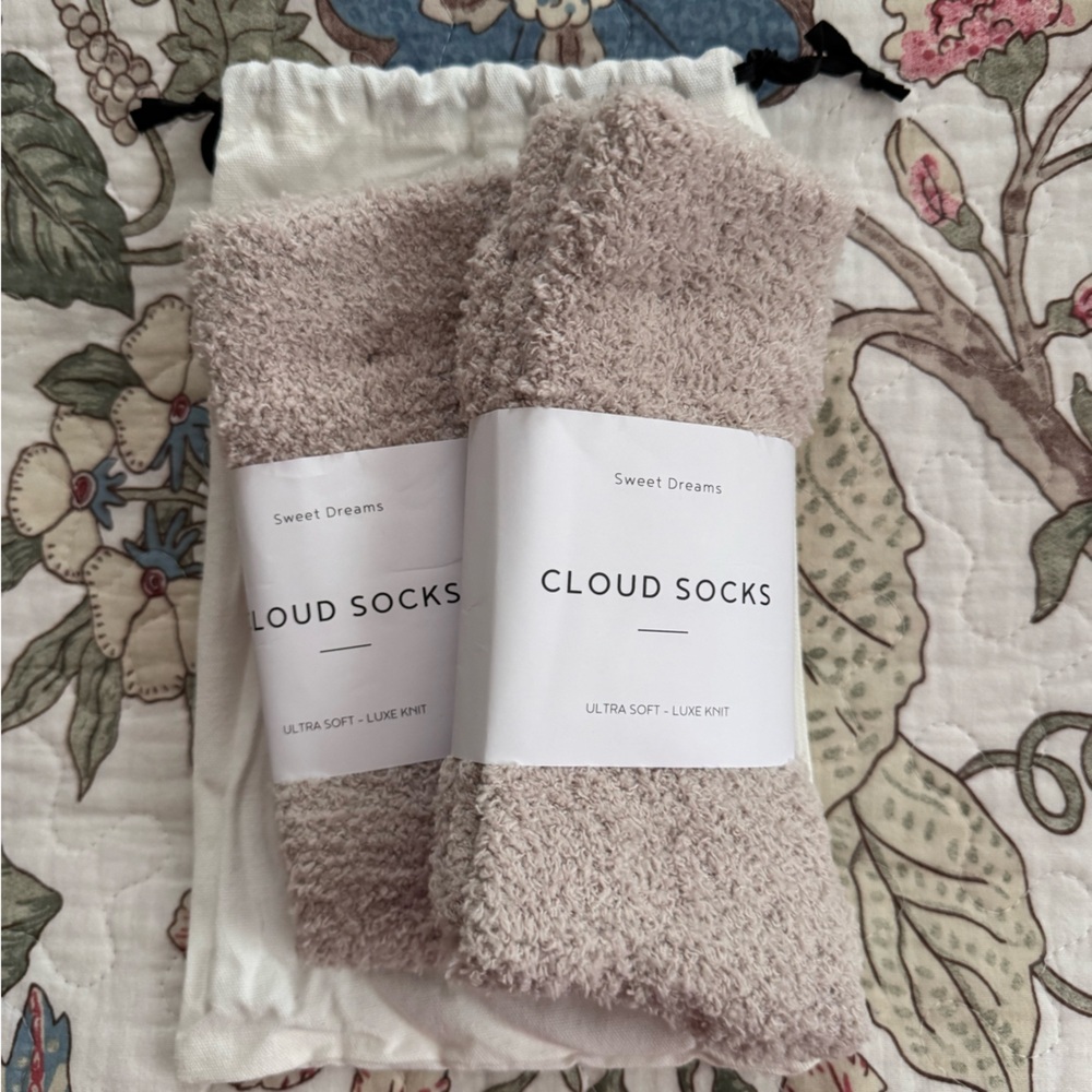 Sweet Dreams Cloud Socks in Soft Beige with fabric bag NWT